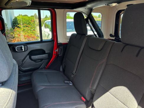 Used 2025 Jeep Wrangler Unlimited Rubicon AWD/4WD image 38