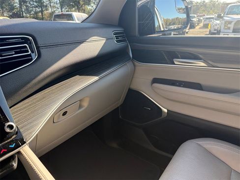 Used 2024 Jeep Wagoneer Series II w/ Flexible Seating Group image 24