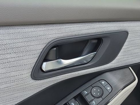 Certified 2023 Nissan Rogue SV FWD image 18