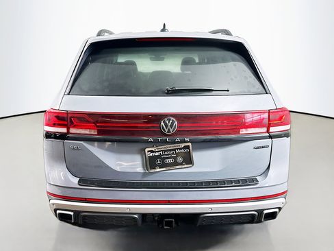 Used 2024 Volkswagen Atlas Peak Edition SEL image 6