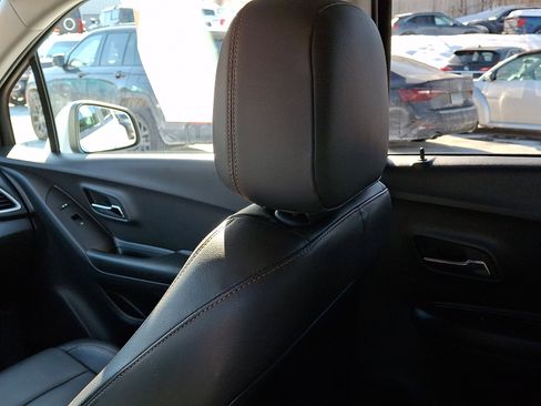 Used 2021 Chevrolet Trax LT w/ Premium Seat Package image 16