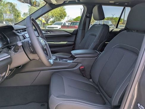 New 2025 Jeep Grand Cherokee Laredo w/ Luxury Tech Group I RWD image 19