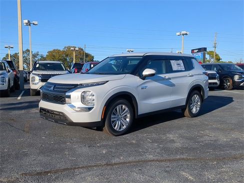 New 2025 Mitsubishi Outlander ES image 2