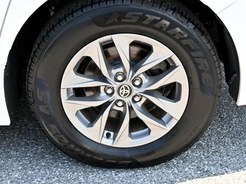 Used 2021 Toyota Sienna LE image 12