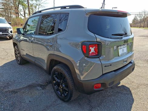 Used 2022 Jeep Renegade Altitude w/ Convenience Group image 4
