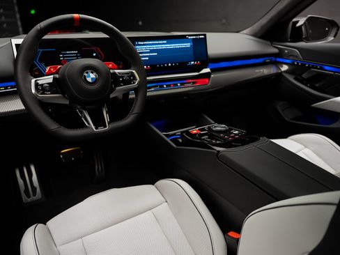 Used 2027 BMW M5 Touring AWD/4WD image 2