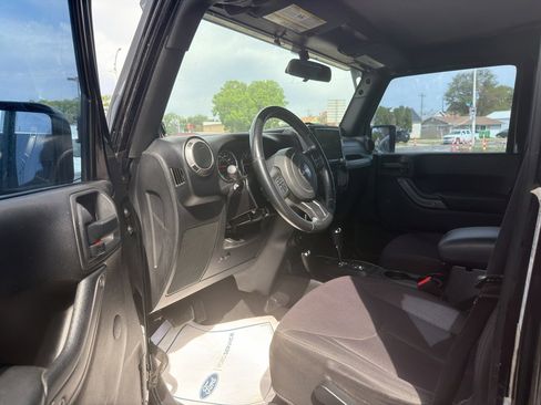 Used 2014 Jeep Wrangler Unlimited Sport w/ Connectivity Group AWD/4WD image 5