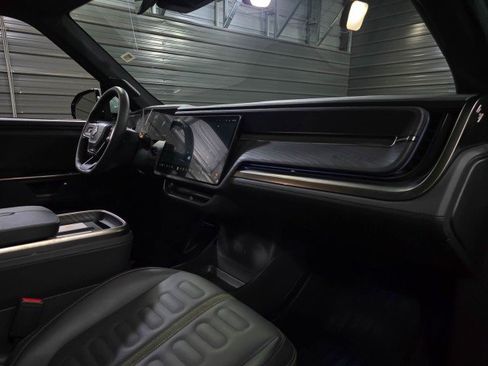 Used 2025 Rivian R1T Adventure image 18
