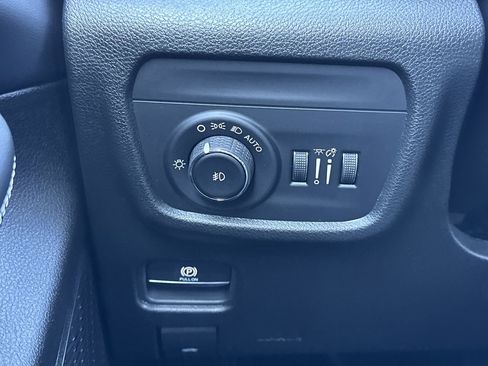 New 2025 Jeep Grand Cherokee Limited image 13