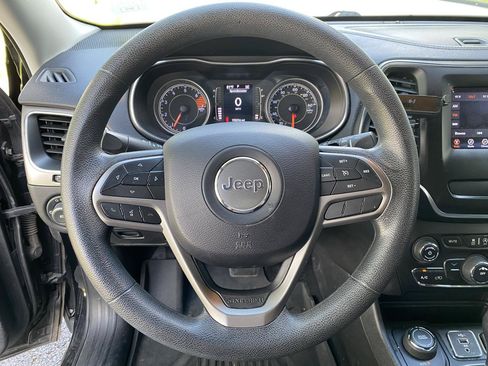 Used 2019 Jeep Cherokee Latitude w/ Popular Appearance Group AWD/4WD image 28