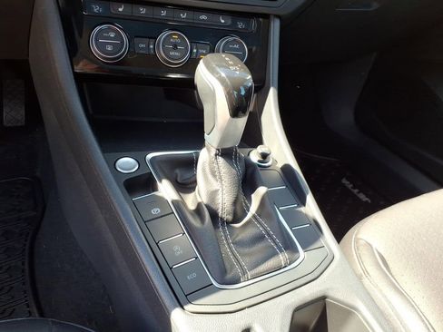 Used 2023 Volkswagen Jetta SE w/ Panoramic Sunroof Package FWD image 13