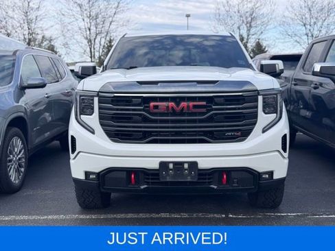 Used 2022 GMC Sierra 1500 AT4 w/ AT4 Preferred Package AWD/4WD image 3