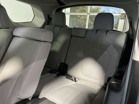 Used 2023 Honda Pilot LX image 24