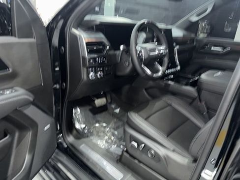 Used 2025 GMC Yukon Denali w/ Denali Reserve Package image 12