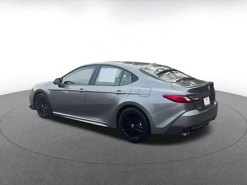 Used 2025 Toyota Camry SE image 9