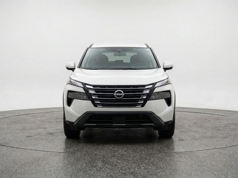 Used 2025 Nissan Rogue SV AWD/4WD image 2