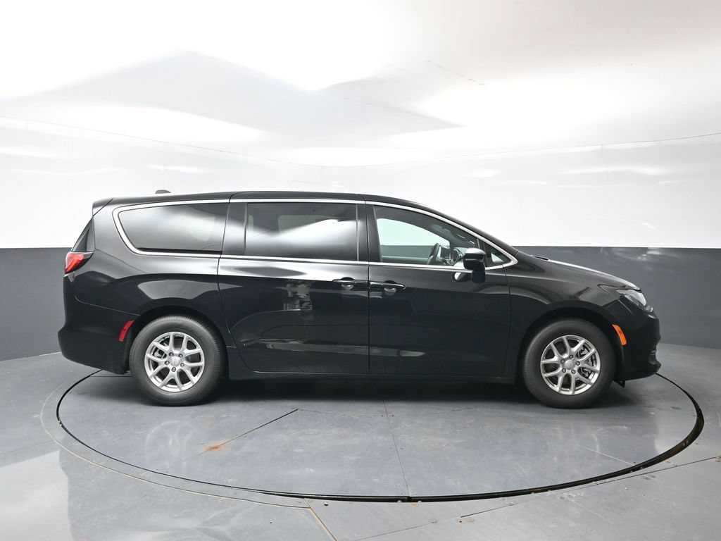 New 2027 Chrysler Pacifica LX FWD image 2