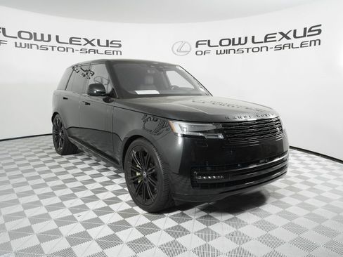 Used 2023 Land Rover Range Rover SE AWD/4WD image 3