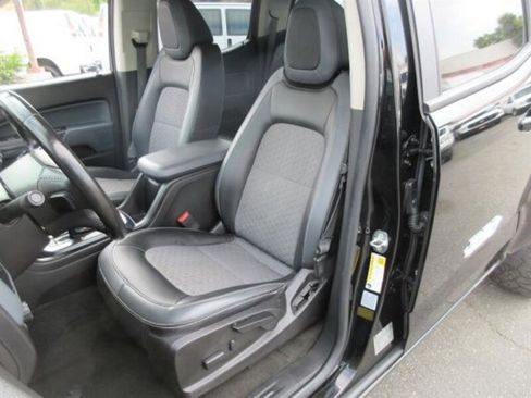 Used 2016 Chevrolet Colorado Z71 w/ Z71 Midnight Edition RWD image 11