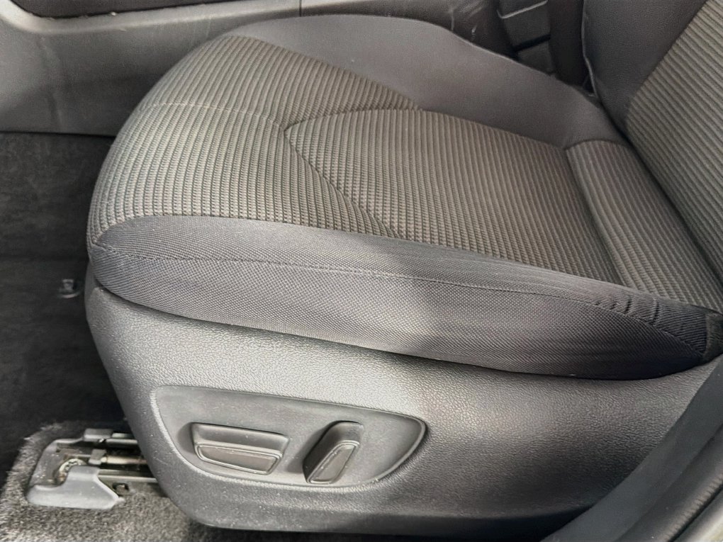 Used 2022 Toyota Highlander LE FWD image 24