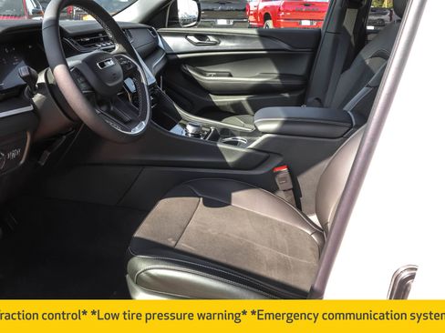 New 2025 Jeep Grand Cherokee Altitude image 5