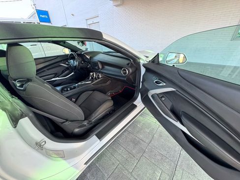 Used 2020 Chevrolet Camaro LT image 17