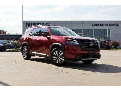Used 2023 Nissan Pathfinder SL w/ Black Appearance Package