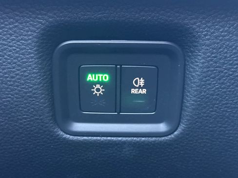 Certified 2025 Porsche Cayenne AWD/4WD image 30