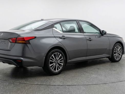 Used 2025 Nissan Altima 2.5 SV FWD image 9