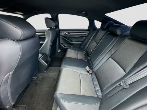 Used 2018 Honda Accord Sport image 15