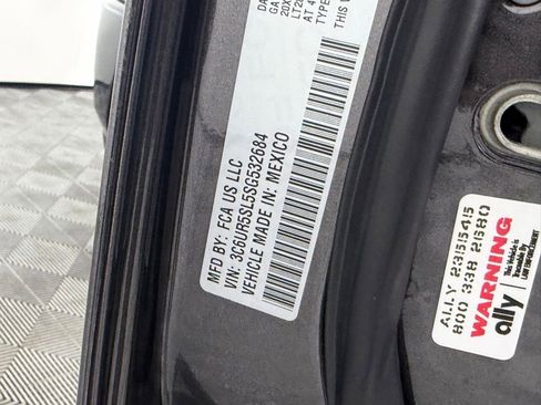 Used 2025 RAM 2500 Limited AWD/4WD image 34