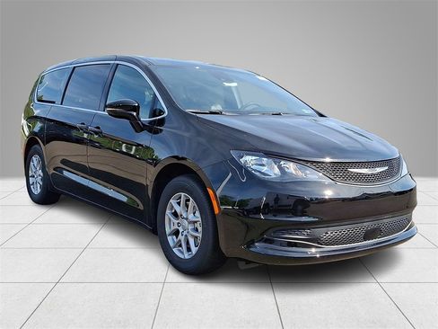 New 2026 Chrysler Voyager LX image 3