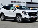 Used 2022 GMC Terrain SLE w/ Driver Convenience Package image 2