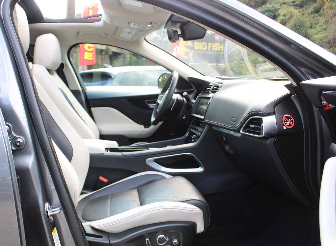 Used 2019 Jaguar F-PACE S AWD/4WD image 24
