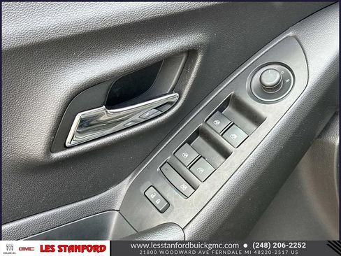 Used 2020 Chevrolet Trax LS FWD image 17