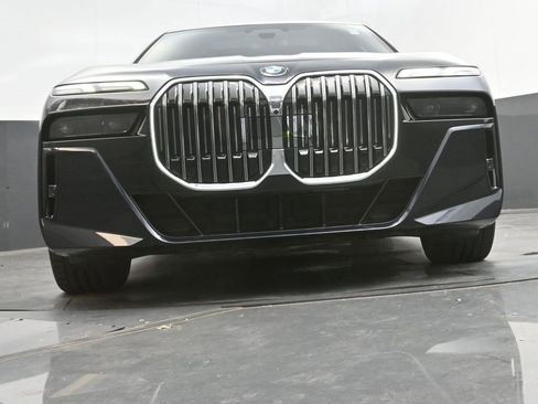 Certified 2023 BMW 760i xDrive image 43