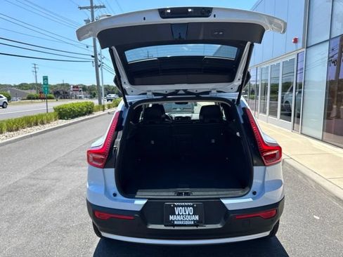 Used 2025 Volvo XC40 B5 Core AWD/4WD image 11