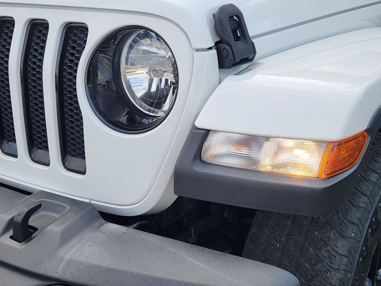 Used 2022 Jeep Wrangler Unlimited Sahara AWD/4WD image 9