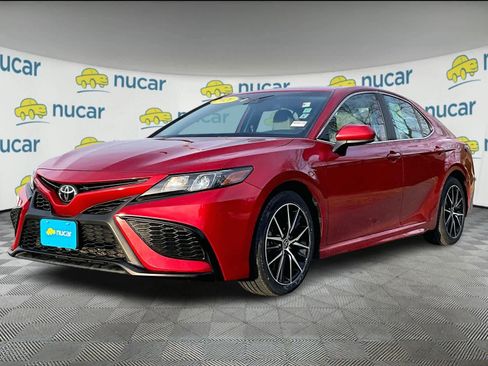 Used 2021 Toyota Camry SE image 3