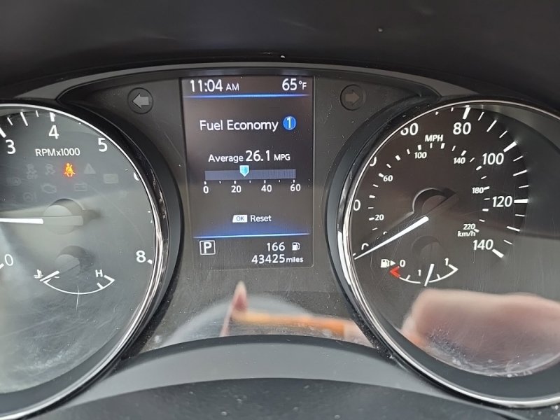 Used 2018 Nissan Rogue SV AWD/4WD image 12