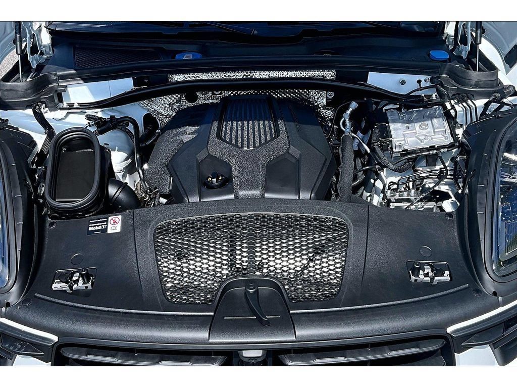Used 2026 Porsche Macan AWD/4WD image 13