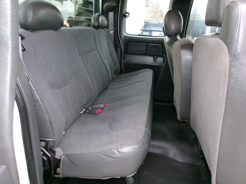 Used 2006 Chevrolet Silverado 2500 W/T w/ Skid Plate Package image 12