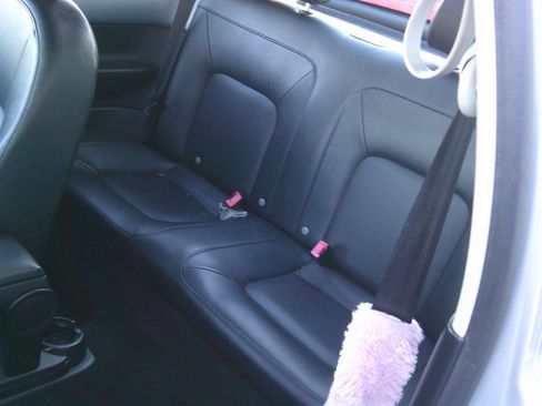 Used 2010 Volkswagen Beetle Coupe image 9