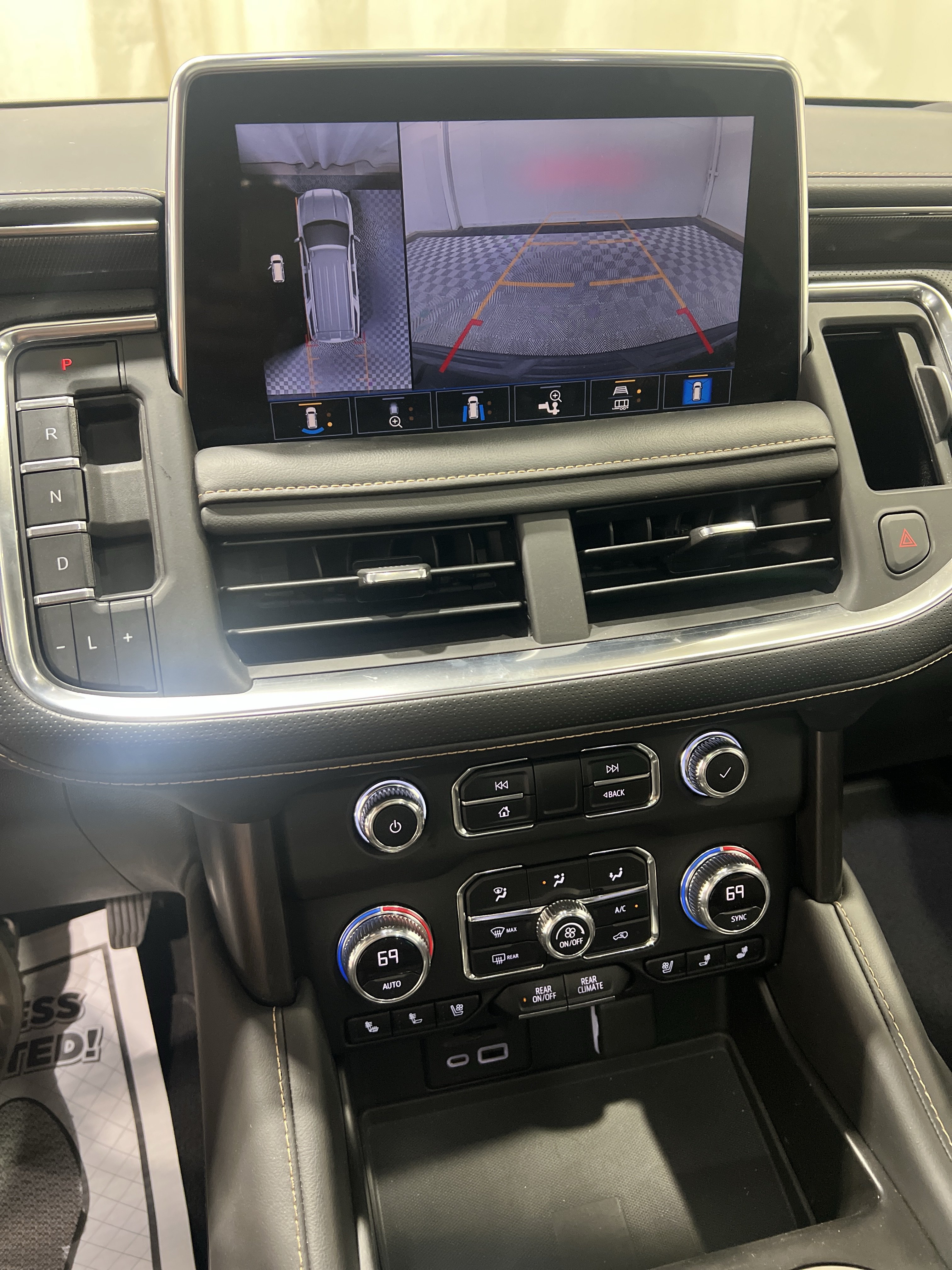 Used 2021 GMC Yukon AT4 w/ Technology Package AWD/4WD image 11