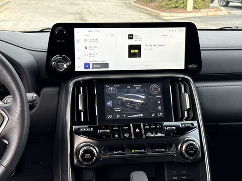 Used 2025 Lexus LX 700h F Sport image 28