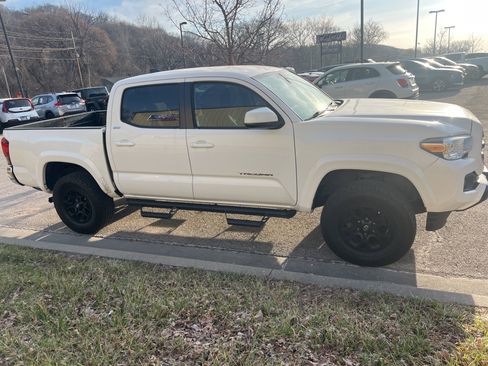 Used 2019 Toyota Tacoma SR5 image 4