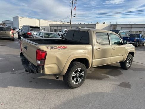 Used 2019 Toyota Tacoma TRD Sport image 19