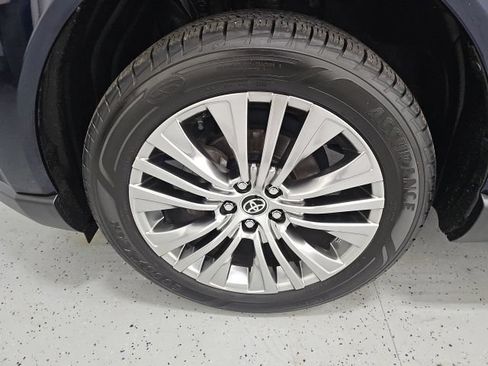 Certified 2021 Toyota Venza Limited w/ Advanced Technology Package AWD/4WD image 10
