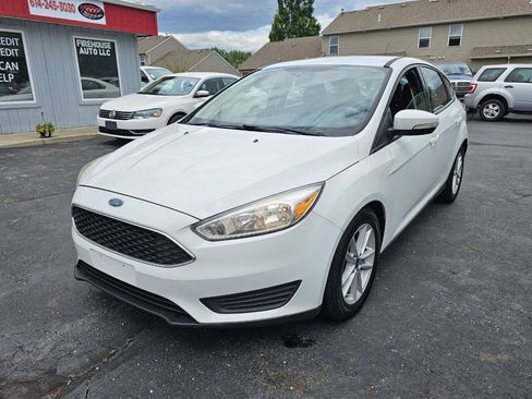 Used 2017 Ford Focus SE FWD image 2