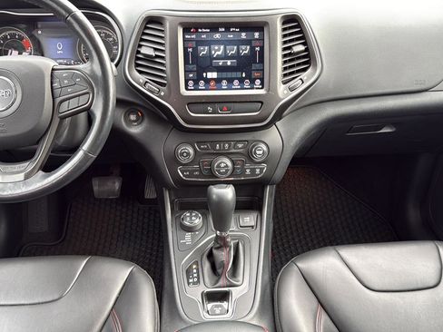 Used 2020 Jeep Cherokee Trailhawk w/ Cold Weather Group image 31